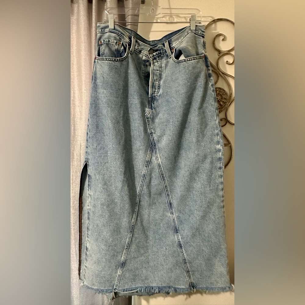 Stylish Levi’s Denim Skirt with side Slit
